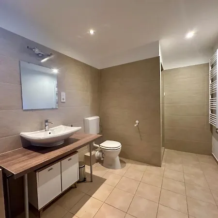 Forest - 3 Bedrooms & Free Parking * Гёдёллё