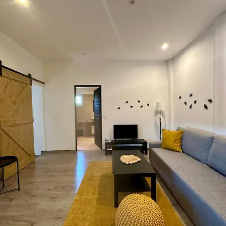 Forest - 3 Bedrooms & Free Parking *