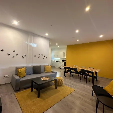 Apartment Forest - 3 Bedrooms & Free Parking