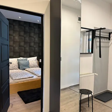 Forest - 3 Bedrooms & Free Parking Apartment *