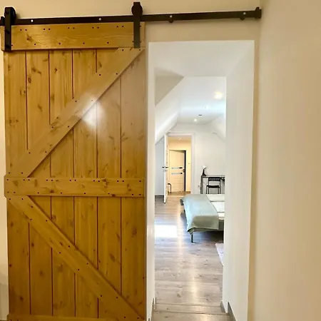 Forest - 3 Bedrooms & Free Parking Apartment Gödöllő