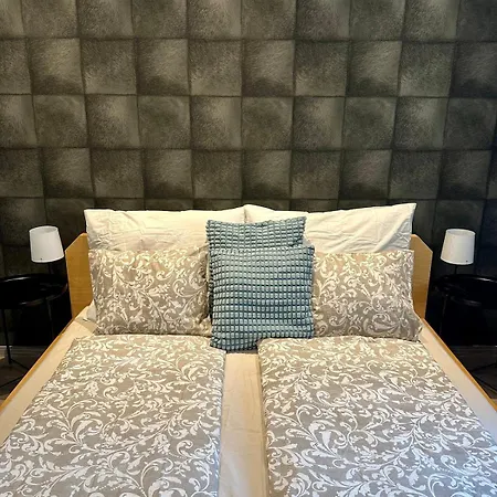 Apartment Forest - 3 Bedrooms & Free Parking *