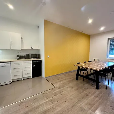 Apartment Forest - 3 Bedrooms & Free Parking