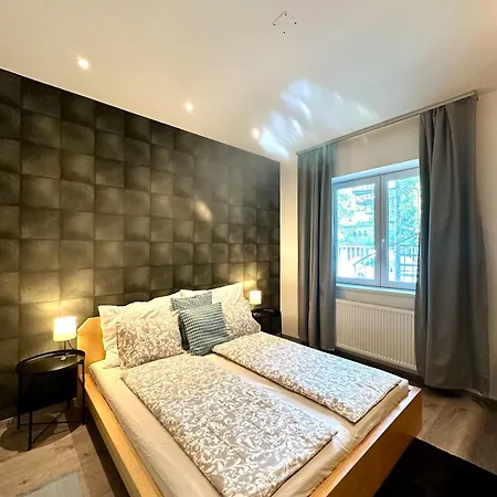 Forest - 3 Bedrooms & Free Parking *
