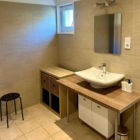 Apartment Forest - 3 Bedrooms & Free Parking