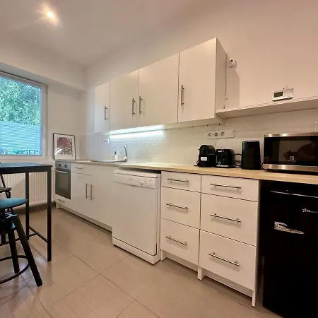 Forest - 3 Bedrooms & Free Parking Apartment