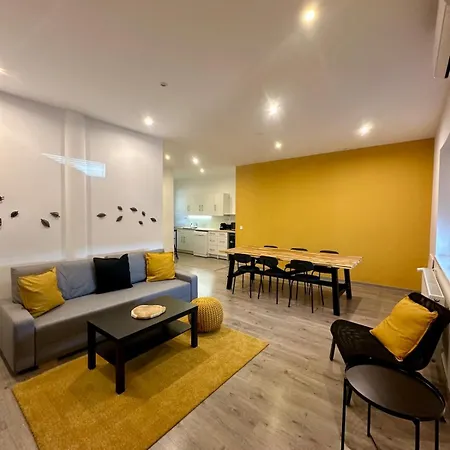 Forest - 3 Bedrooms & Free Parking Apartment