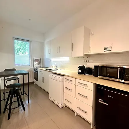 Forest - 3 Bedrooms & Free Parking Apartment Gödöllő
