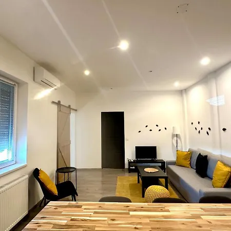 Apartment Forest - 3 Bedrooms & Free Parking