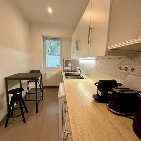 Forest - 3 Bedrooms & Free Parking Apartment