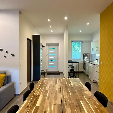 Forest - 3 Bedrooms & Free Parking Apartment Gödöllő