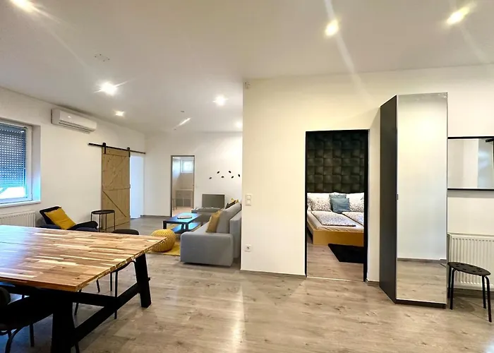 Forest - 3 Bedrooms & Free Parking 公寓