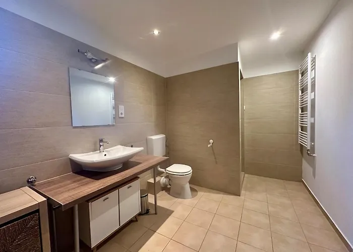 Forest - 3 Bedrooms & Free Parking * Gödöllő