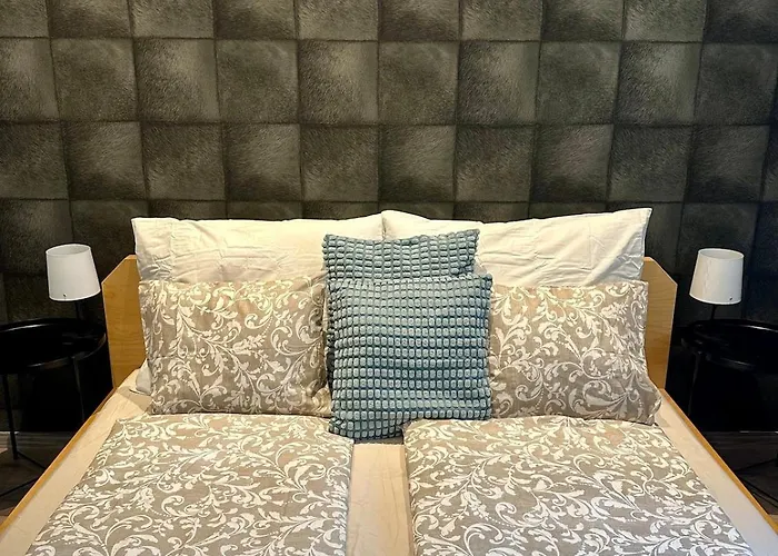 Apartment Forest - 3 Bedrooms & Free Parking *