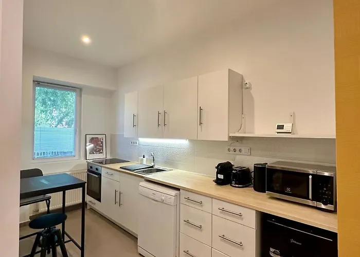 Forest - 3 Bedrooms & Free Parking Apartment