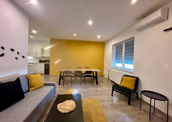 Apartment Forest - 3 Bedrooms & Free Parking