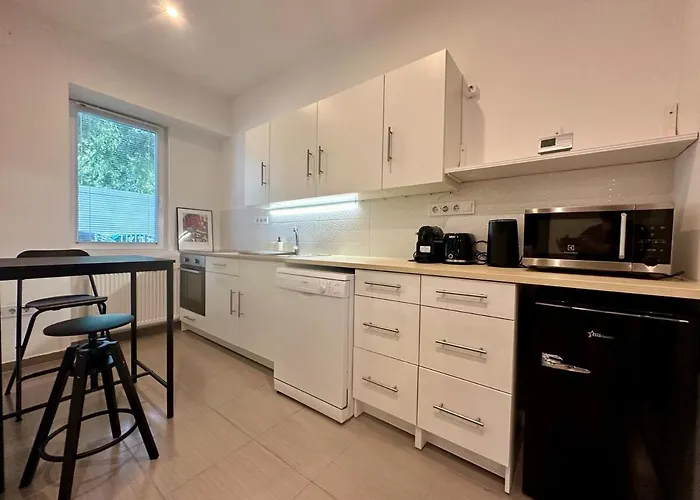 Forest - 3 Bedrooms & Free Parking Apartment