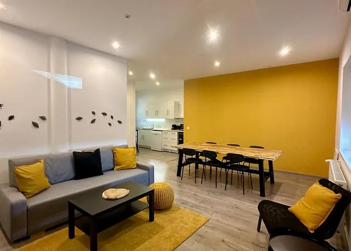 Forest - 3 Bedrooms & Free Parking Apartment