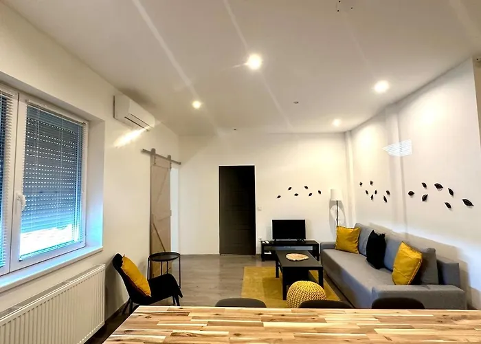 Apartment Forest - 3 Bedrooms & Free Parking